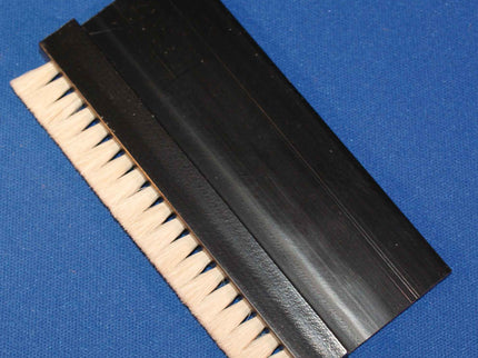 QSA goathair application-brush for record-wet-cleaning.
