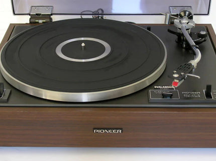Pioneer PL platenspelers.